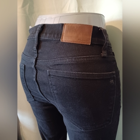 A Madewell Black Skinny Jeans - Picture 2 of 9
